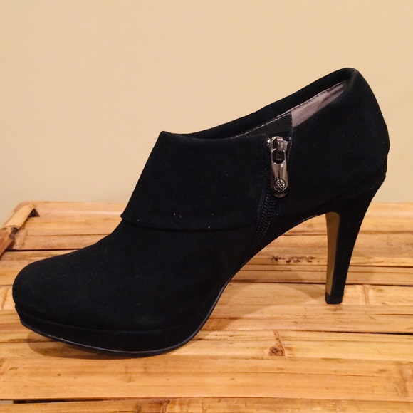 ADRIENNE VITTADINI Black Suede Booties - Picture 7 of 9